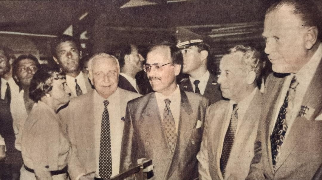 Visita de Patricio Aylwin a la FITAL, año 1993.