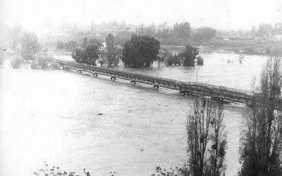 Intensa lluvia en Talca, vista a Balneario Río Claro, año 1992