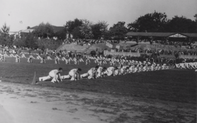 Revista de gimnasia de conscriptos en Estadio Fiscal, 1954