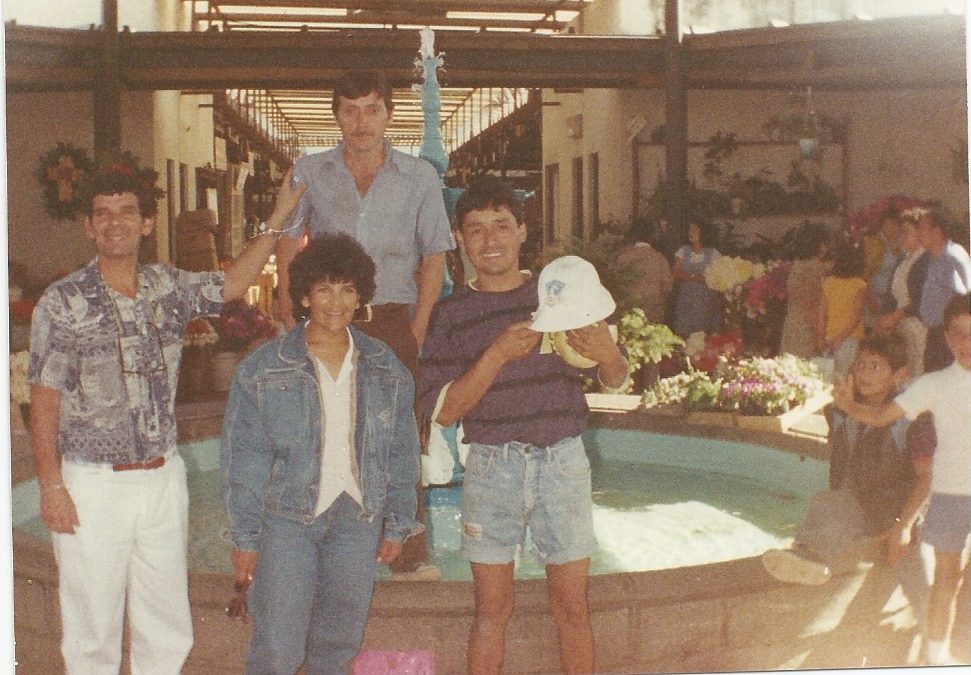 Jóvenes posan en pileta del CREA de Talca, s.f.