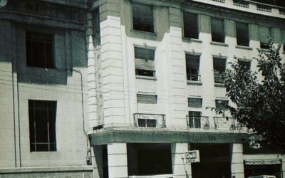 Antiguo edificio frente a Plaza de Armas, década de 1960