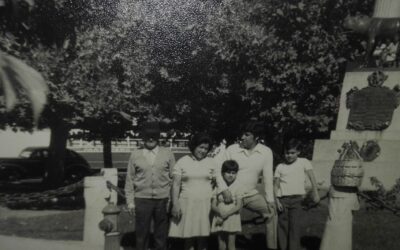 Familia talquina en Plaza “La Loba” de Talca, año 1974