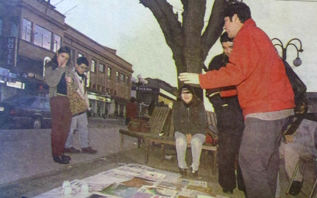 Vendedor ambulante antigua Plaza Cienfuegos Talca, año 1997