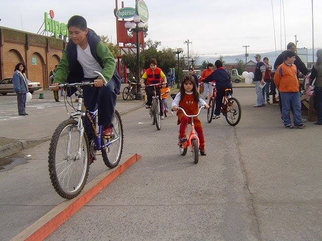 Niños en fiesta infantil de Supermercado Hipersur