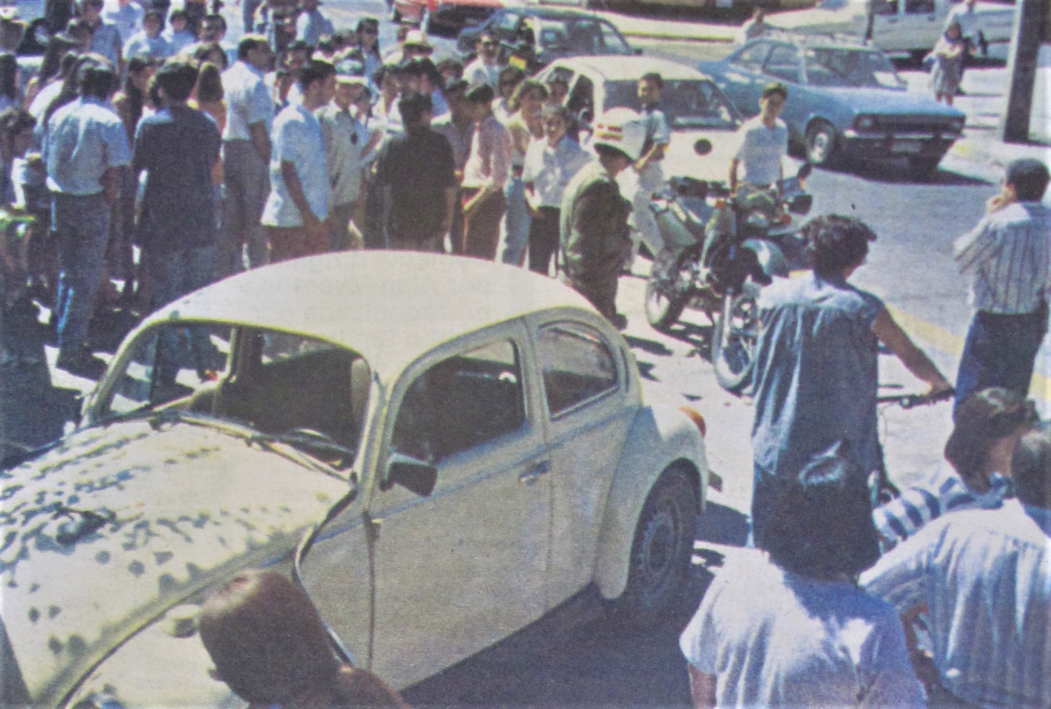 Accidente de tránsito de escarabajo en calle 5 Oriente con 2 Norte, s.f.