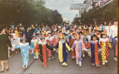 Desfile de niños en el centro de Talca, año 1983